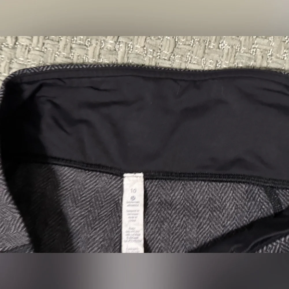 Lululemon Gray Herringbone Patterned Leggings - Size 10 - Picture 7 of 12